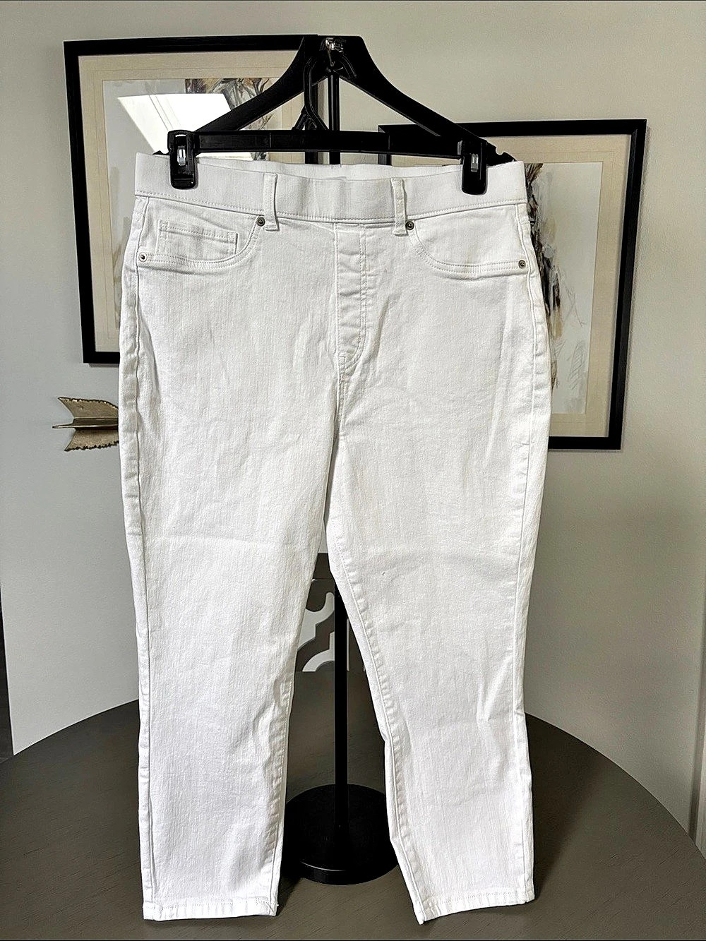 Time and Tru High Rise Capri Jeans in White Size Large Like New